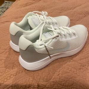 Nike Tanjun Shows Men's sz 8, white 852462-100